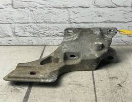 Кронштейн опоры двигателя правый для Land Rover Discovery III (2004-2009)  запчасти бу