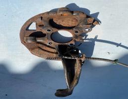 Кулак поворотный передний левый для Land Rover Discovery III (2004-2009)  запчасти бу