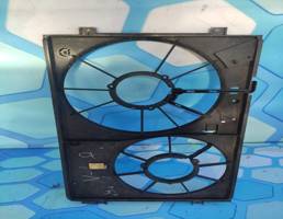 Диффузор вентиялторов пустой для VW Golf V (2003-2009)  запчасти бу