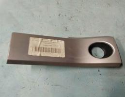 Накладка декоративная на торпедо для VW Touareg 1 (2002-2007)  запчасти бу