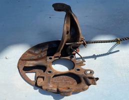 Кулак поворотный передний правый для Land Rover Discovery III (2004-2009)  запчасти бу