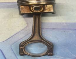 Поршень в сборе с шатуном для VW Golf VII (2012-2017)  запчасти бу