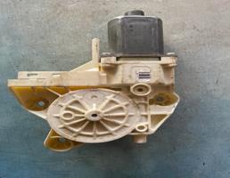 Моторчик стеклоподъемника передний левый для Ford Focus II (2005-2008) Дорестайлинг  запчасти бу