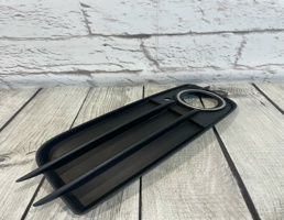 Решетка бампера правая под птф для Audi A4 / B8 (2007-2015)  запчасти бу