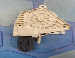 Моторчик стеклоподьемника передний левый для Audi A8 4H (2010-2017)  запчасти бу