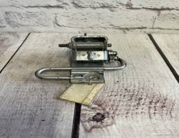 Петля двери нижняя задняя левая для VW Passat B6 (2005-2010)  запчасти бу