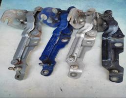 Петля капота левая для Audi A4 / B5 (1994-2001)  запчасти бу