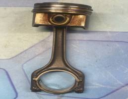 Поршень в сборе с шатуном для VW Golf VII (2012-2017)  запчасти бу