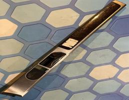 Накладка двери декоративная внутренняя для VW Touareg 1 (2002-2007)  запчасти бу