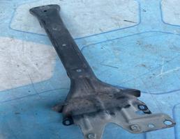 Кронштейн замка капота для VW Touareg 1 (2002-2007)  запчасти бу