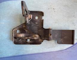 крючок капота для Audi Q7 / 4L (2005-2015)  запчасти бу