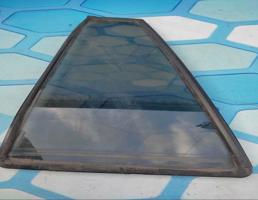 Стекло двери задней правой (форточка) для Suzuki  запчасти бу