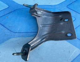 Кронштейн (сопут. товар) для Skoda Octavia / A7 / (2013-2021)  запчасти бу