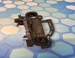 Кронштейн ручки двери для Audi A4 / B6 (2000-2004)  запчасти бу
