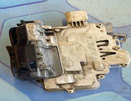 Замок передней левой двери Англия для Audi A4 / B7 (2005-2007)  запчасти бу