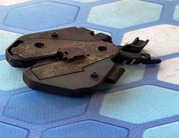 Замок капота  для Volvo XC90 (2002-2015)  запчасти бу