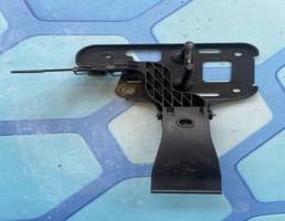 крючок капота для Audi A5 / S5 / 8T / Coupe / Sportback (2008-2016)  запчасти бу