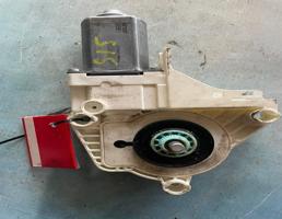 Моторчик стеклоподъемника задний левый для Land Rover Discovery III (2004-2009)  запчасти бу