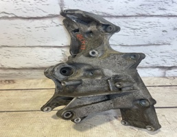 Кронштейн генератора для VW Passat B5 (1996-2000)  запчасти бу