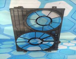 Диффузор вентиялторов пустой для VW Golf V (2003-2009)  запчасти бу