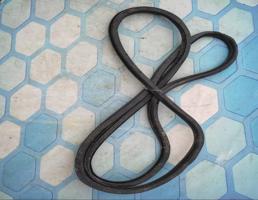 Уплотнитель двери передней правой  для VW Golf V (2003-2009)  запчасти бу