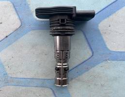 Катушка зажигания  для Audi A4 / B7 (2005-2007)  запчасти бу