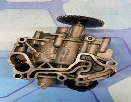 Масляный насос для Audi A1 (2010-)  запчасти бу