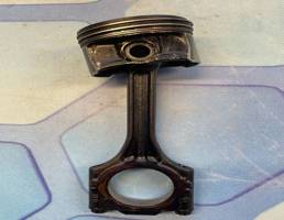 Поршень в сборе с шатуном для Audi A3 / 8P1 (2003-2013)  запчасти бу