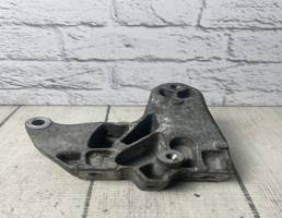 Кронштейн кпп для VW Passat B6 (2005-2010)  запчасти бу