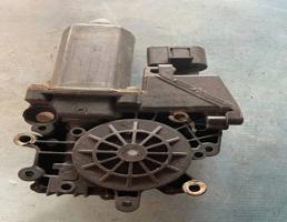 Моторчик стеклоподъемника передний правый для Audi A6 / C5 (1997-2004)  запчасти бу