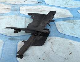 фиксатор замка двери для Ford Focus II (2005-2008) Дорестайлинг  запчасти бу