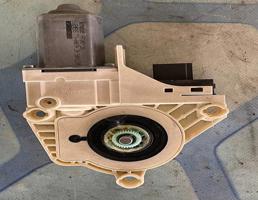 Моторчик стеклоподъемника задний левый для Audi A6 / C6 4F (2004-2011)  запчасти бу