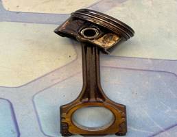 Поршень в сборе с шатуном для Audi A3 / 8P1 (2003-2013)  запчасти бу