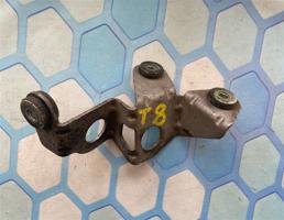 Кронштейн крепления троса кпп для Skoda Octavia / A5 1Z / (2004-2013)  запчасти бу