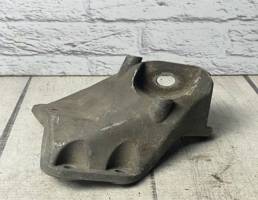 Кронштейн КПП левый для Audi A4 / B7 (2005-2007)  запчасти бу